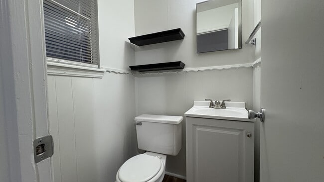 Building Photo - 5421 S Lee Ave