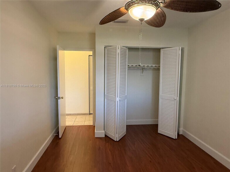 Building Photo - 1721 NE 48th Ct