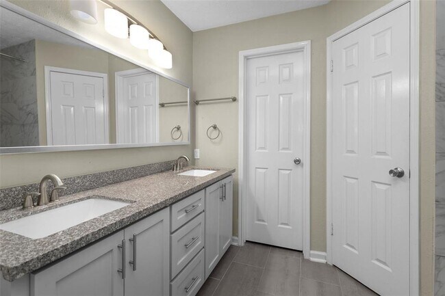 Building Photo - 16042 Glenbrook Knoll Ln