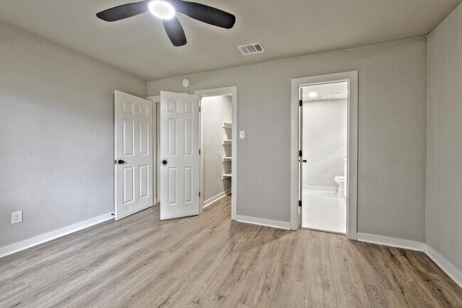 Building Photo - 4926 Adonis Dr