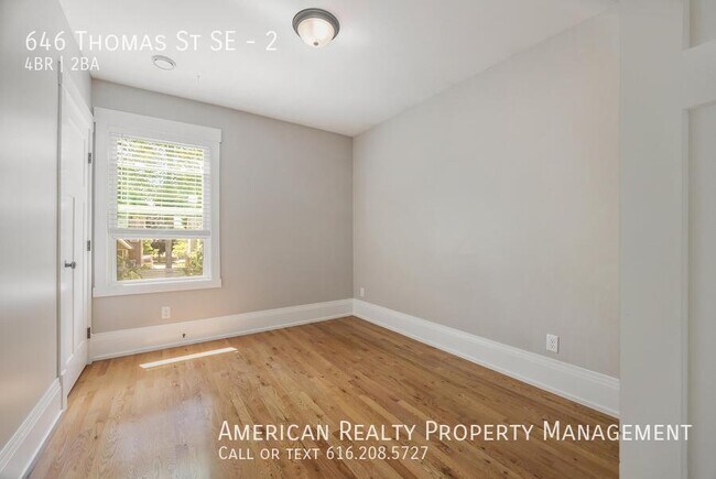 Building Photo - 646 Thomas St SE