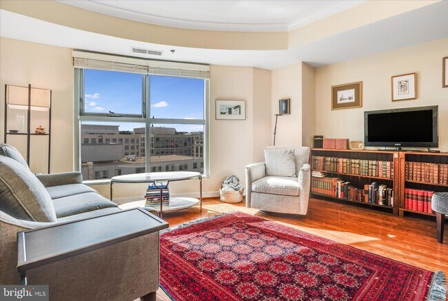 Building Photo - 777 7th St NW