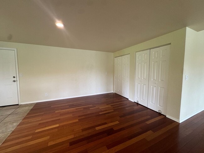 Building Photo - River Front Property