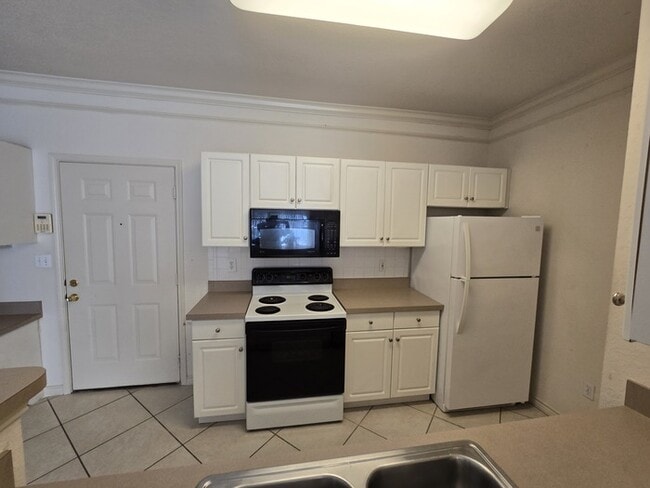 Building Photo - 1 Bed 1 Bath Condo For Rent in Tampa $1499