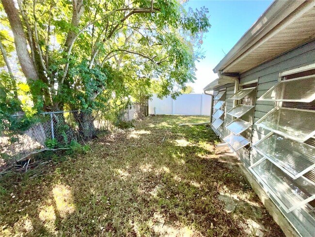 Building Photo - 5702 Moog Rd