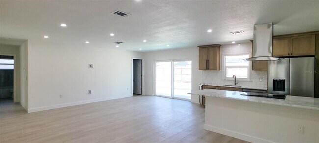 Building Photo - 4018 29th Ave W