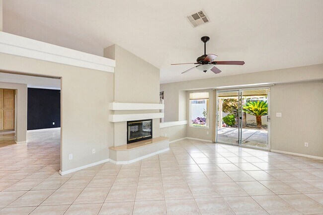 Building Photo - Single Story Northwest 3 Bedroom Pool Home