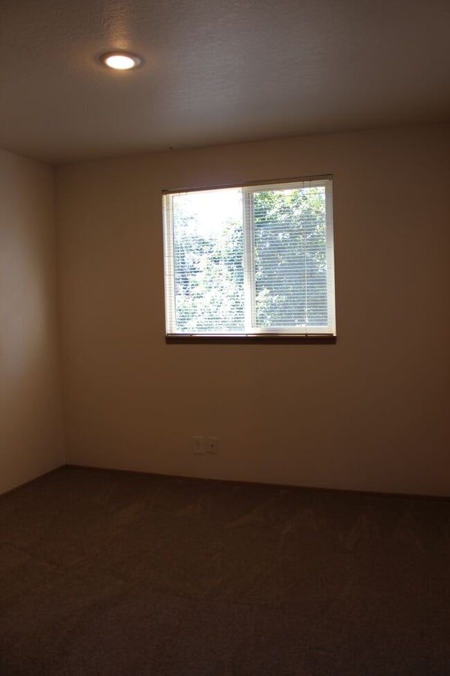 Building Photo - 4 br, 2.5 ba home in Scappoose neighborhood