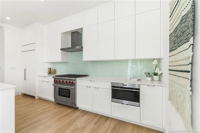 Building Photo - 55 SE Seminole St