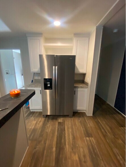 Building Photo - 325 Robin Ln