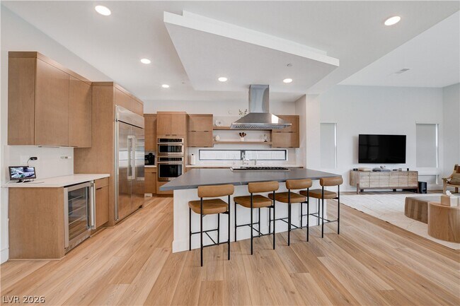 Building Photo - 779 Willits St