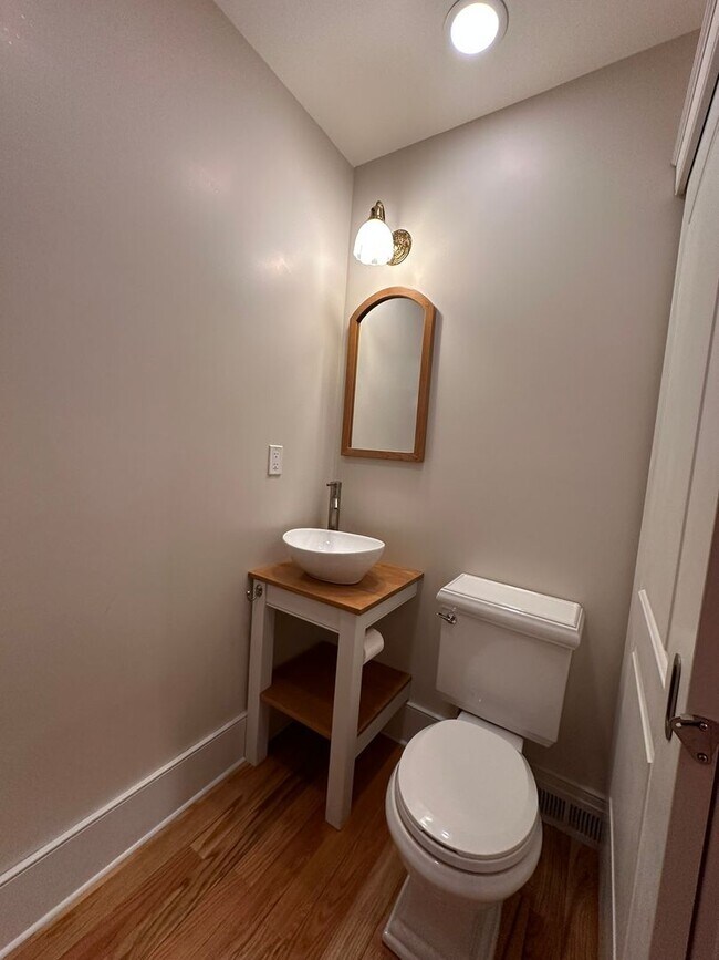 Building Photo - 23 Cayuga Ct