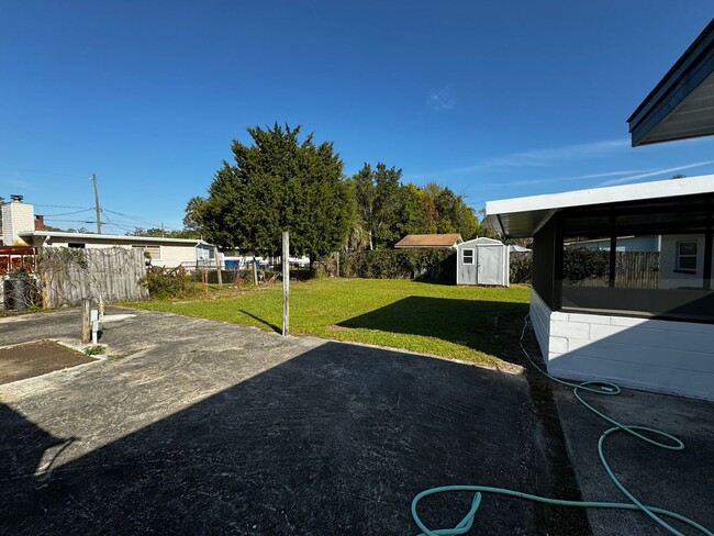 Building Photo - Fully Renovated 3 Bed/ 2 Bath Available Now!