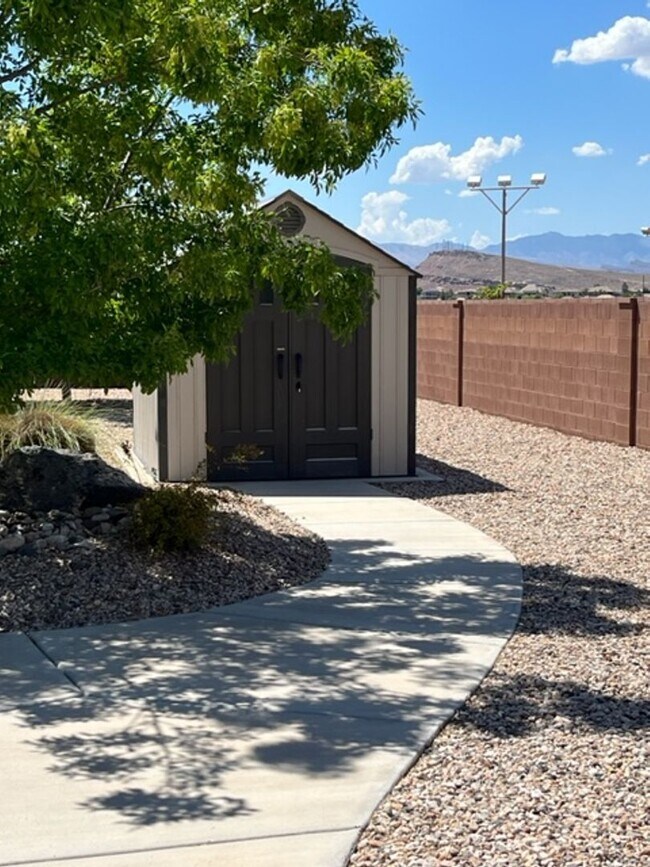 Building Photo - Spacious 3 Bedroom Home in Little Valley