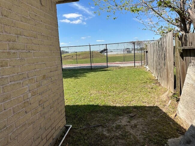 Building Photo - 8607 Sherrywood Dr