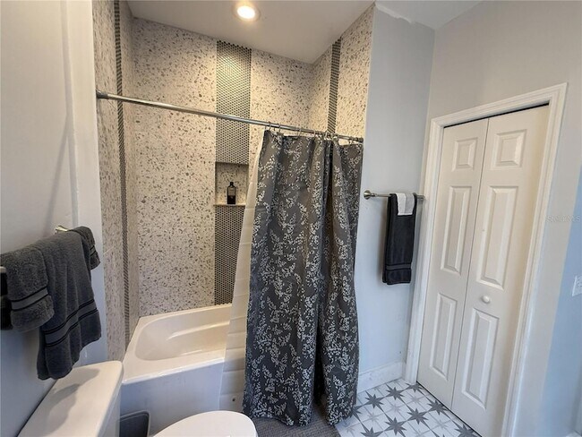 Building Photo - 3304 Lisa Ln