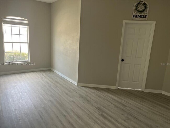 Building Photo - 189 Emeraldview Ave