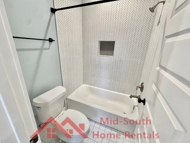 Building Photo - 441 Josephine St