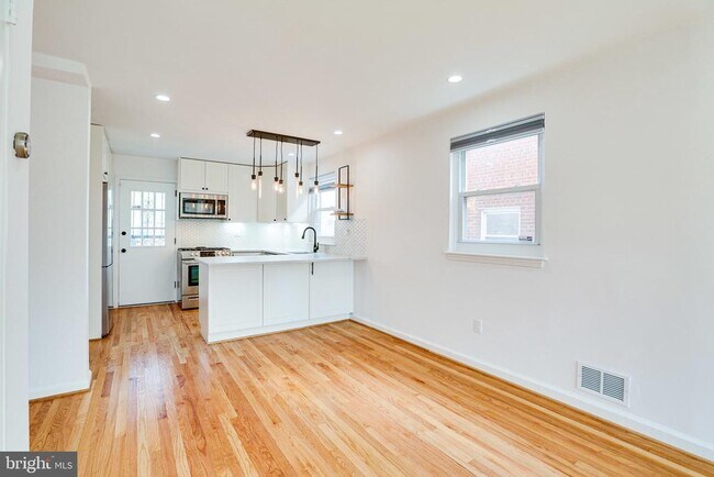 Building Photo - 5513 Chillum Pl NE