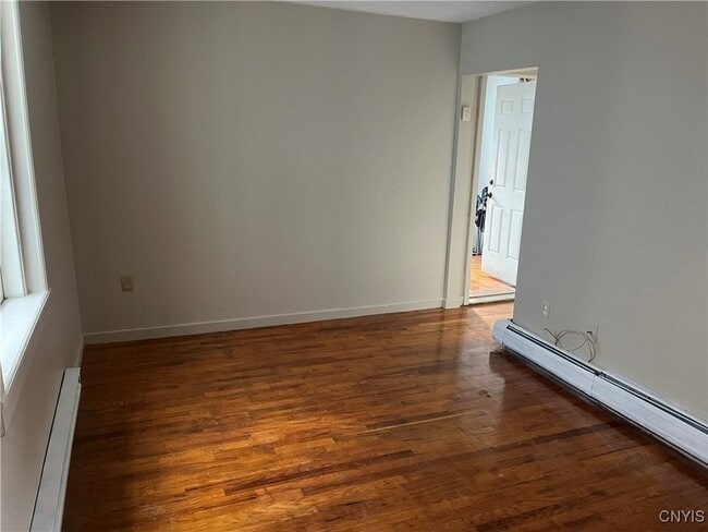 Building Photo - 618 State St