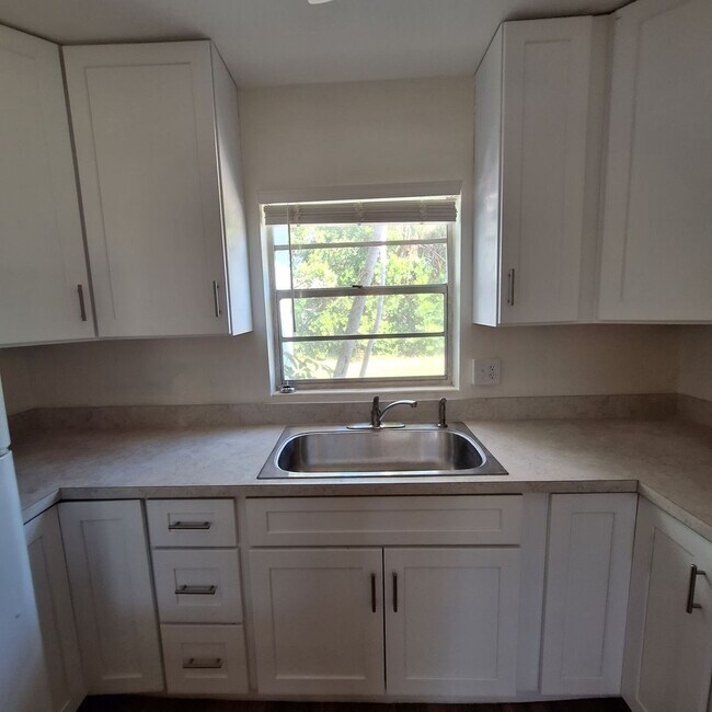 Building Photo - PEACEFUL NEIGHBORHOOD WITH 2 BEDROOMS AND ...