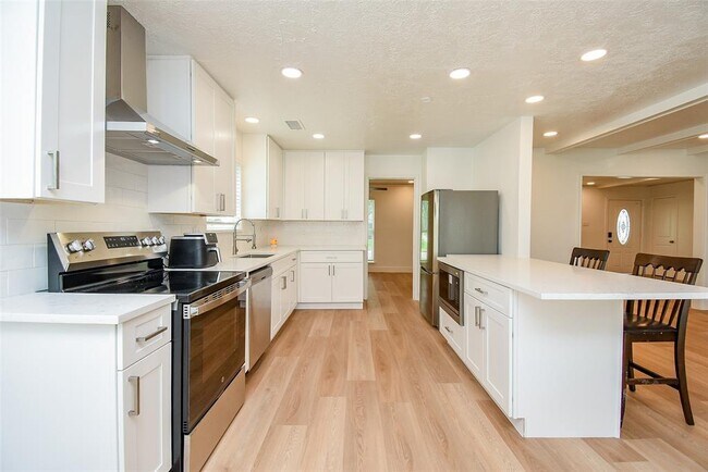 Building Photo - 4947 Cheena Dr