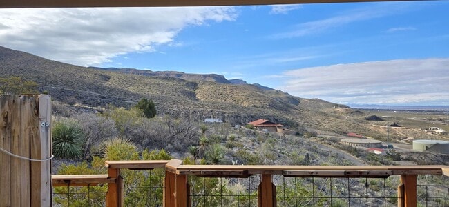 Building Photo - Unique location, breathtaking views, wonde...