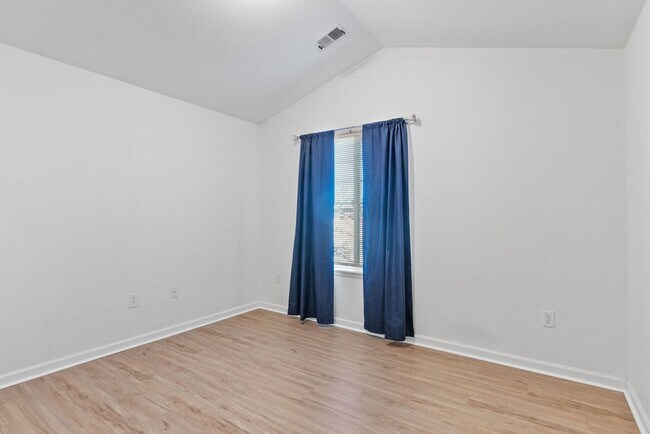 Building Photo - Students Welcome! Bright and Spacious 2-Bedroom, 2-Bath Condo in South Loveland