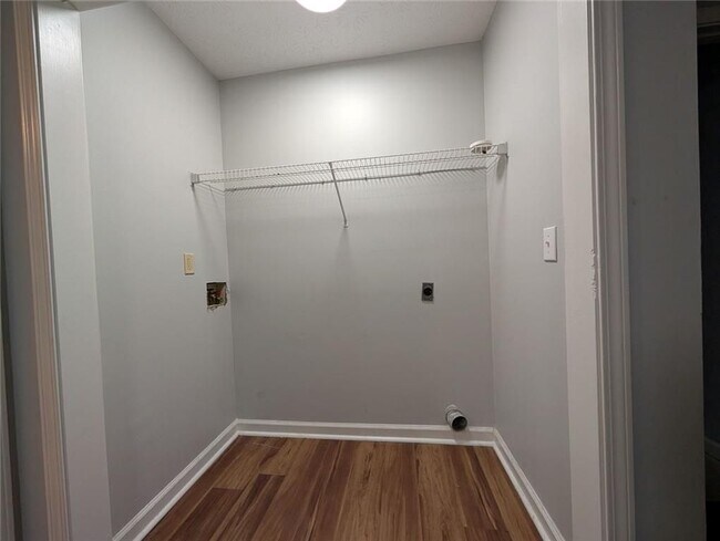 Building Photo - 3004 Dogwood Ln
