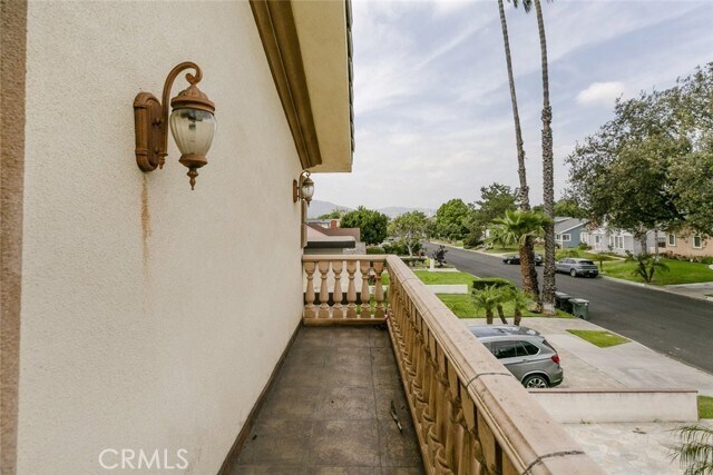 Building Photo - 918 E Valencia Ave