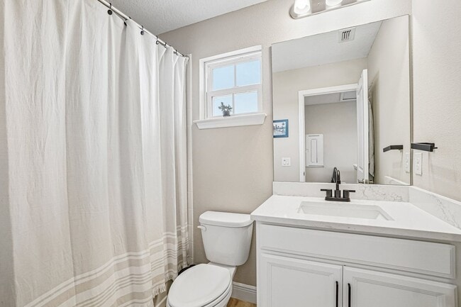 Building Photo - Heritage Oaks gated community 3/2.5/2 Townhome