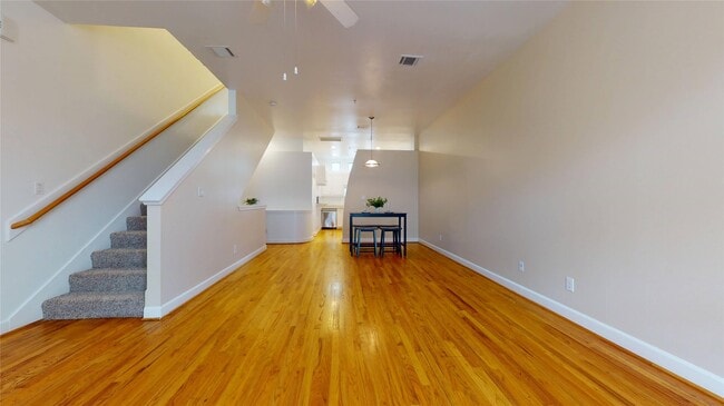 Building Photo - 8715 Meadowcroft Dr