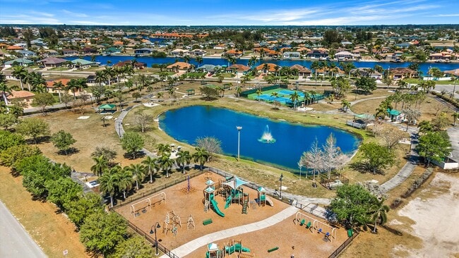 Building Photo - 3219 SW 7th Ln