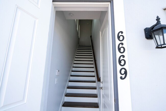 Building Photo - 6665 Bridgman St