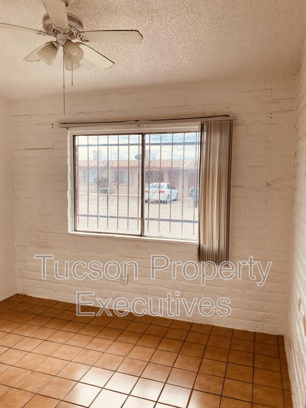 Building Photo - 5756 S Park Ave