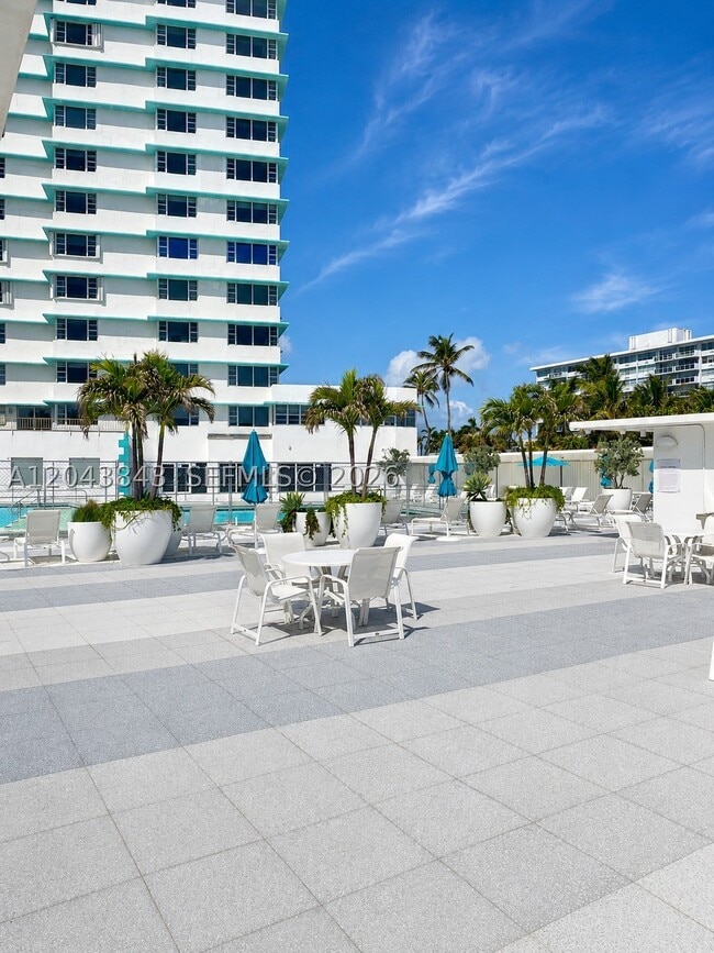 Building Photo - 5255 Collins Ave