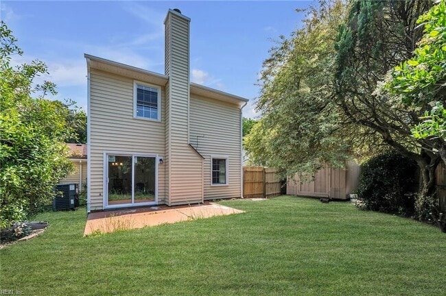 Building Photo - 10 Warwick Cir