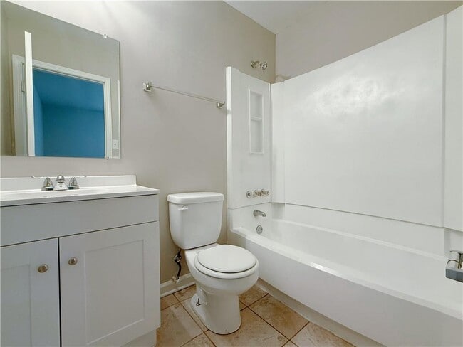 Building Photo - 1550 Oakpoint Dr SW