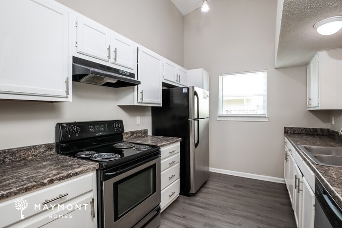 Building Photo - 249 Persimmon Cir