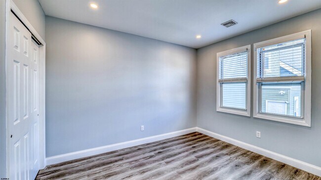 Building Photo - 5201 Ventnor Ave