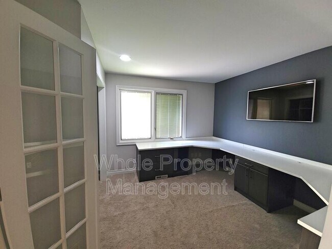 Building Photo - 434 Emerson St