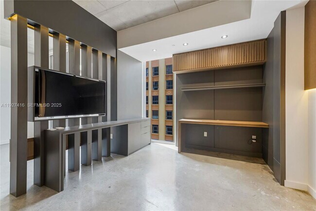 Building Photo - 151 SE 1st St