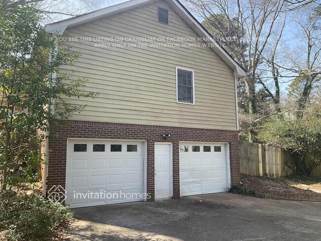 Building Photo - 2923 Marsh Ln SW