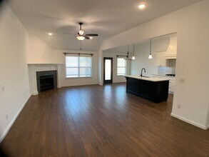 Building Photo - Edmond 3 bed Deer Creek