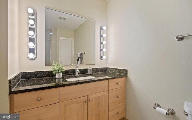 Building Photo - 811 4th St NW