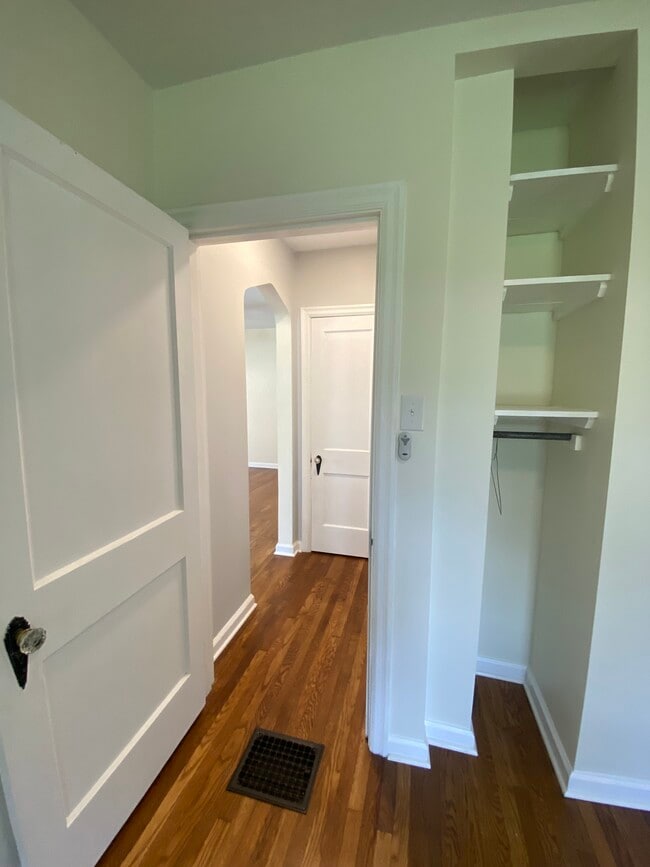 Building Photo - 6903 Buckingham Pl