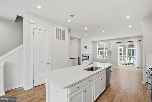 Building Photo - 8178 Red Hook St