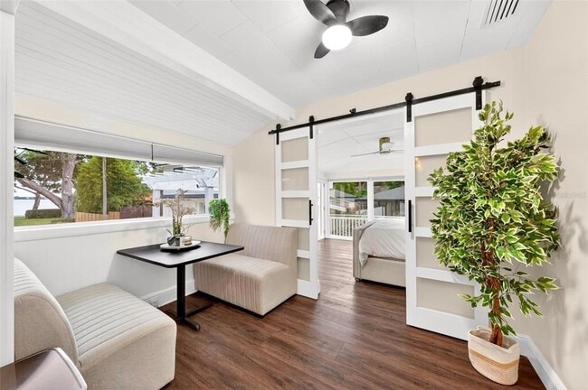 Building Photo - 1099 Grove Ave