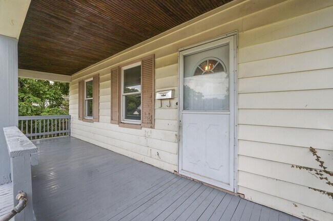 Building Photo - LEASING SPECIAL - sign a 13-month lease by 7/31/2026 and second month is free!