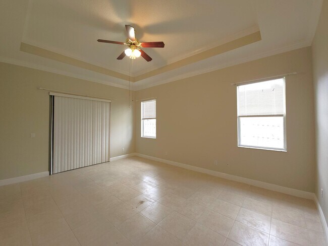 Building Photo - 414 SW Cherryhill Rd